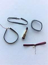 ear rings, a hair band, and lipstick