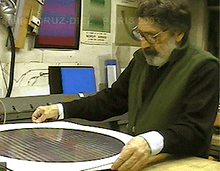 Carlos Cruz-Diez in studio (1995)