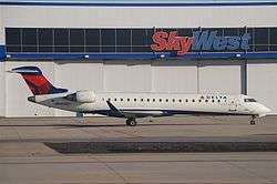 Delta Connection CRJ700 in front of SkyWest hangar