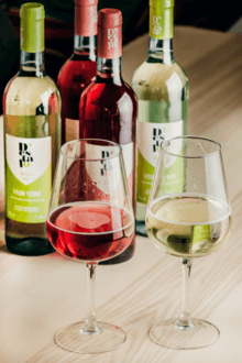 destalo-vinho-verde-white-rose-wine