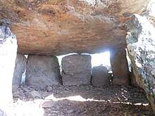 Upright stones roofed with a large slab