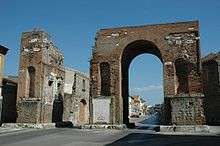Photo of a Roman triumphal arch