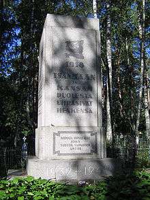 A stone pedestal commemorating the Civil War with a cropped coat of arms for Finland and the inscription "Sacrificed their lives for the Fatherland and freedom in 1918."