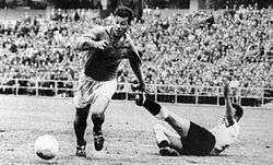 Just Fontaine with the ball during a game
