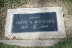 Photo of Frank "Cannonball" Richards's grave at the Pomona Cemetery and Mausoleum.