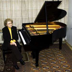 Gabriela Moyseowicz in front of her piano