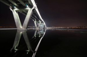 Guri–Amsa Bridge at night.
