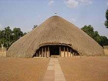 A picture of a dome-shaped house made of natural materials.