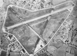 Keevil airfield on 4 November 1956. The secondary runways are deteriorating; the main runway is still being maintained as an auxiliary runway for the USAF.