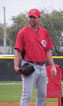 Kent Mercker, in Cincinnati Reds uniform, preparing to throw a pitch