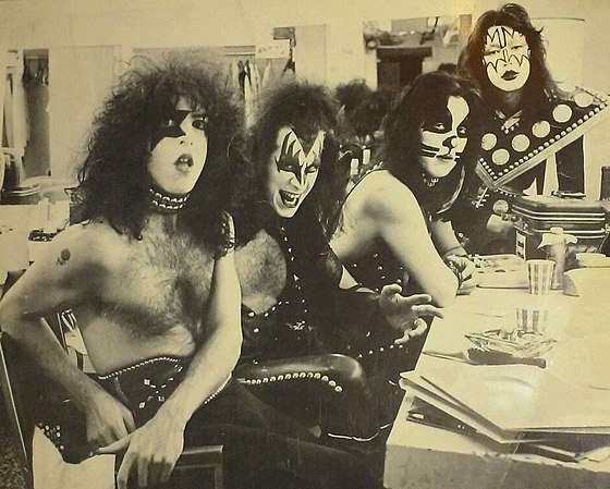 Kiss at backstage (1975).jpg