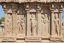 Figures carved into temple exterior