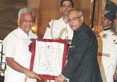 Malladi Krishna Rao receiving award from president