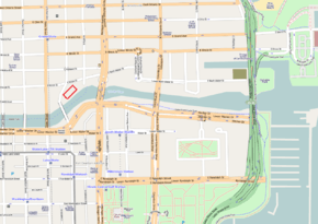 streetlevel map of Chicago River surroundings with the Trump Tower on the north side of the river, facing southeast over the river, and overlooking the river's final ten-block-long straight passage east to the lake.