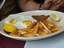 Milanesa, fried eggs and frech fries.