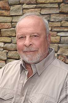 A picture of Nelson Demille, an American author.
