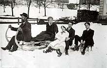 Peter Kaufmann on horn sled with hotel guests (ca. 1912). Photo courtesy E. Kaufmann, Grindelwald.