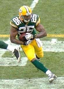 Close up image of Ryan Grant running with the football after a handoff.