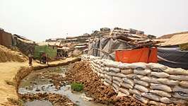 Sandbags to prevent floods in Balukhali
