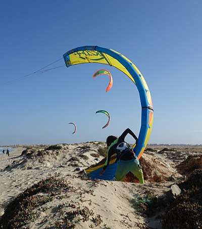 Kite surfing at Costa da Fragata