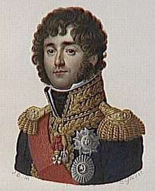 Colored print of a curly-haired and clean-shaven man. He wears a dark blue uniform with gold epaulettes, a high gold collar and a red sash.