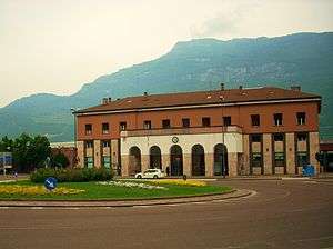 The Piazzale and the passenger building