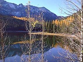 Strawberry Lake and mountains in fall.