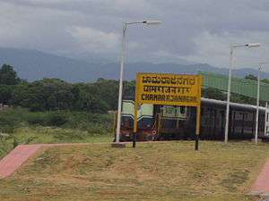 Tirupati_Passenger_train_in_Chamarajanagar_Railway_Station.jpg