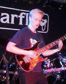Tom Maclean performing live in 2007.