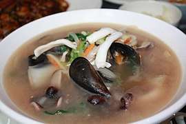 Ulmyeon, a noodle-seafood chowder