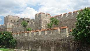 Triple series of stone walls reinforced with towers