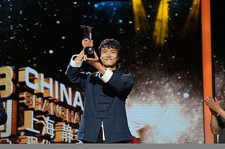 Wang Chong receiving One Drama Award, Shanghai, 2018