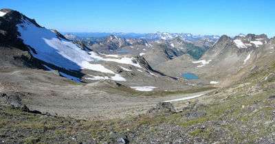 White Chuck Glacier in 2006; the glacier has retreated 1.9 kilometres (1.2&nbsp;mi).