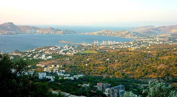 Panorama of Yalıkavak bay seen from a hilltop to the south, with the town of Yalıkavak on the right of the picture